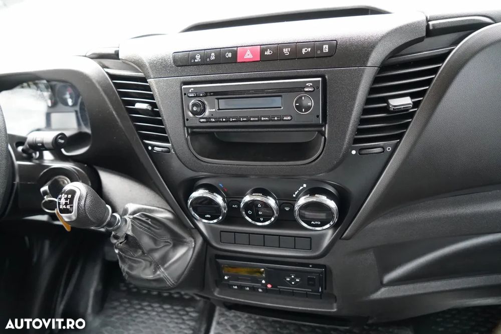 Iveco DAILY 65-170 / ȘASIU CU CABINĂ - 3,8 M / MANUALĂ / ROȚI SPATE DUBLE / 3 LOCURI / TAPIȚERIE DIN PIELE / IMPORTAT / - 28