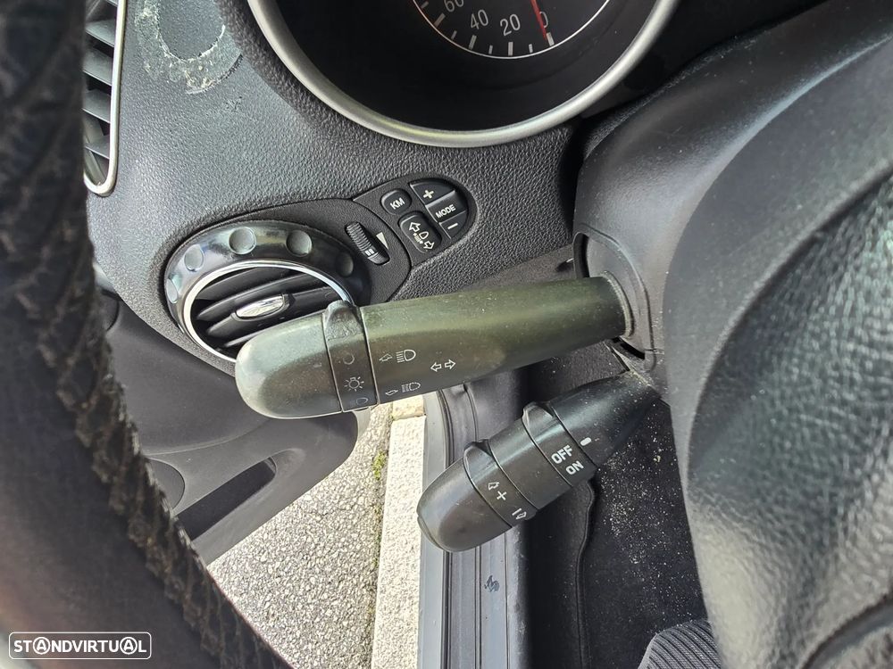 Alfa Romeo 147 1.9 JTD Plus - 25