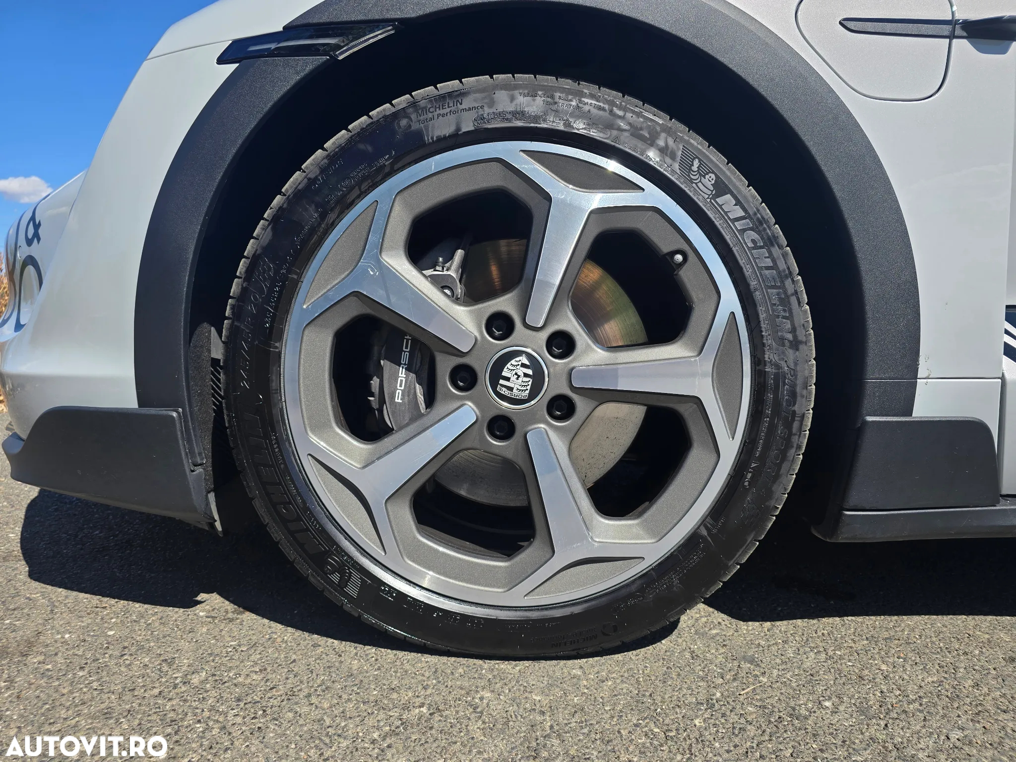 Porsche Taycan - 13