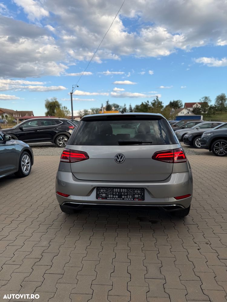 Volkswagen Golf - 10