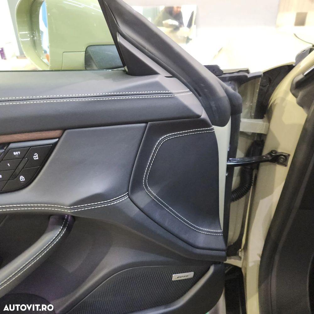 Porsche Taycan GTS - 12