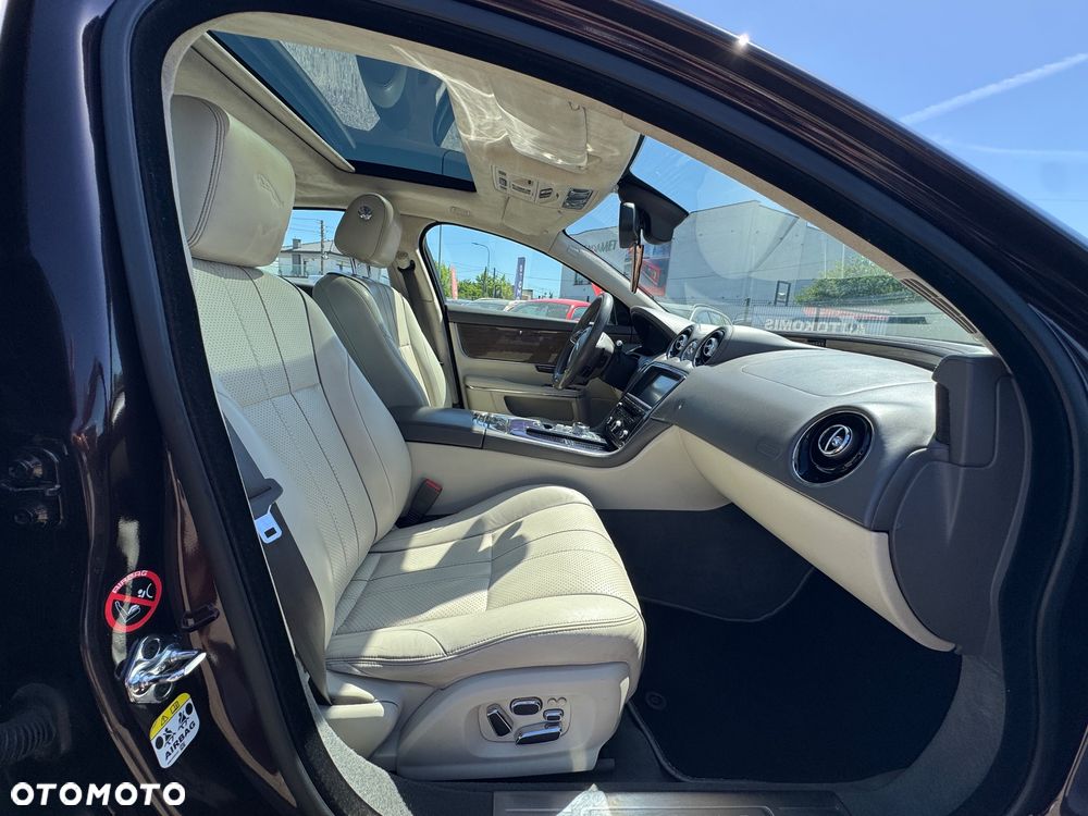 Jaguar XJ 3.0 D V6 LWB Premium Luxury - 28