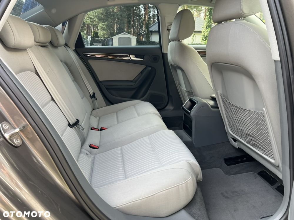 Audi A4 Limousine - 11