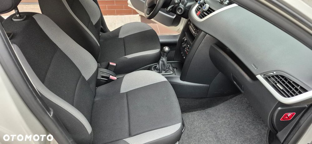 Peugeot 207 1.4 16V Trendy - 20