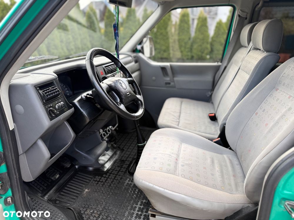 Volkswagen Caravelle GL - 11