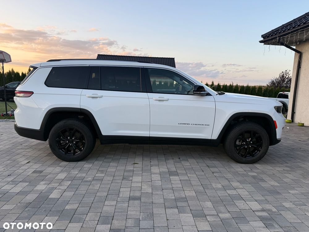 Jeep Grand Cherokee - 23