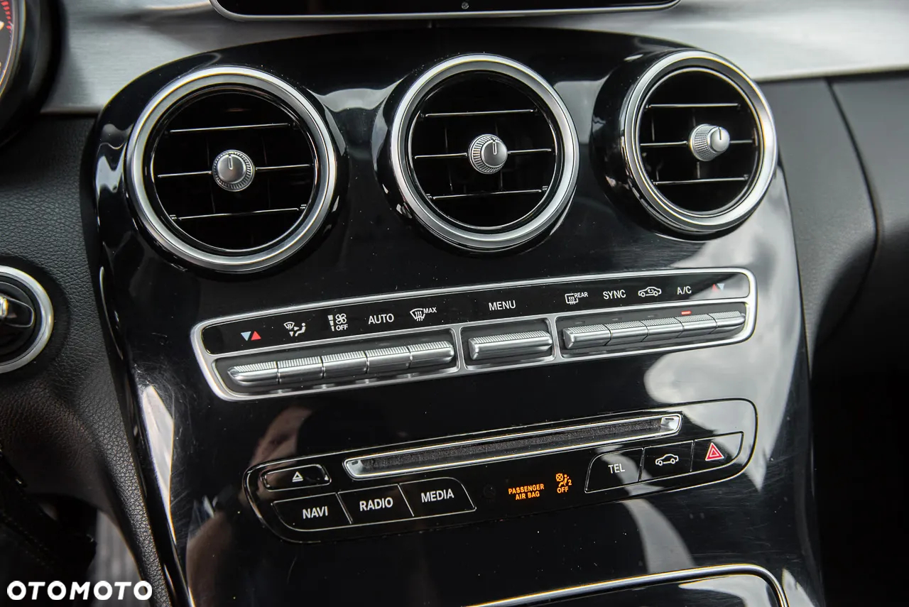 Mercedes-Benz Klasa C 180 T 9G-TRONIC AMG Line - 25