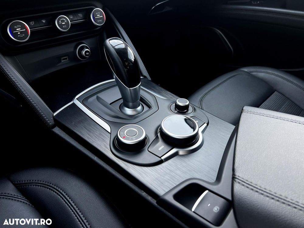 Alfa Romeo Stelvio - 12