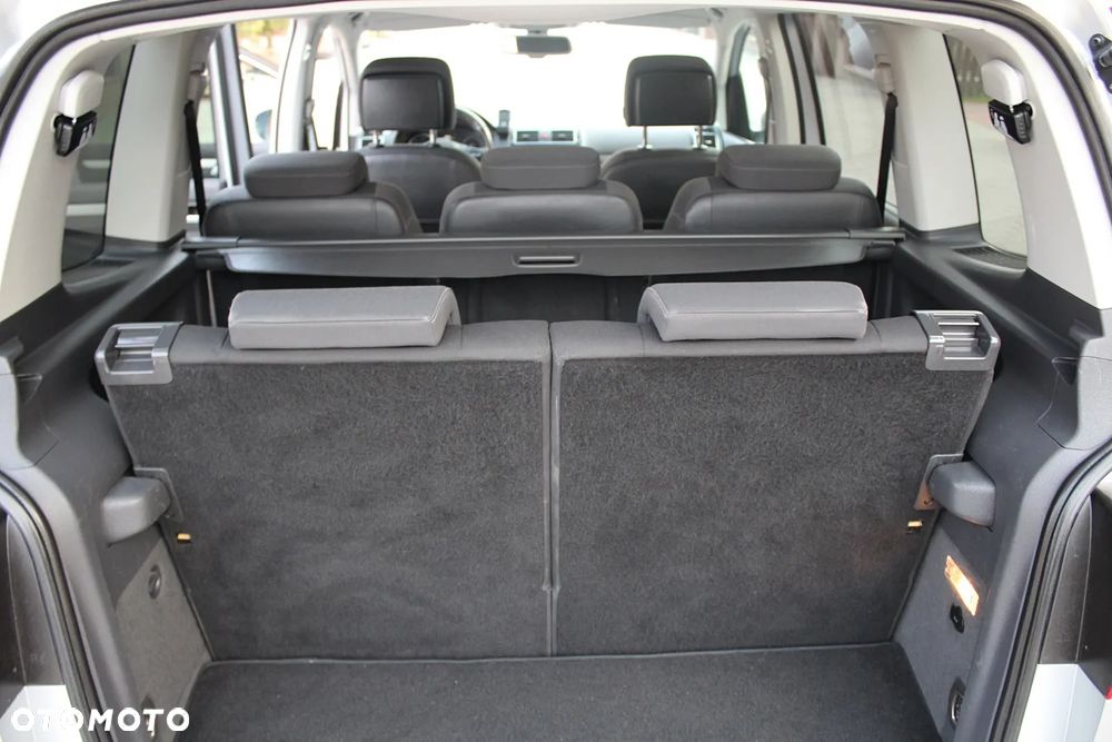 Volkswagen Touran 2.0 TDI DPF Life - 26