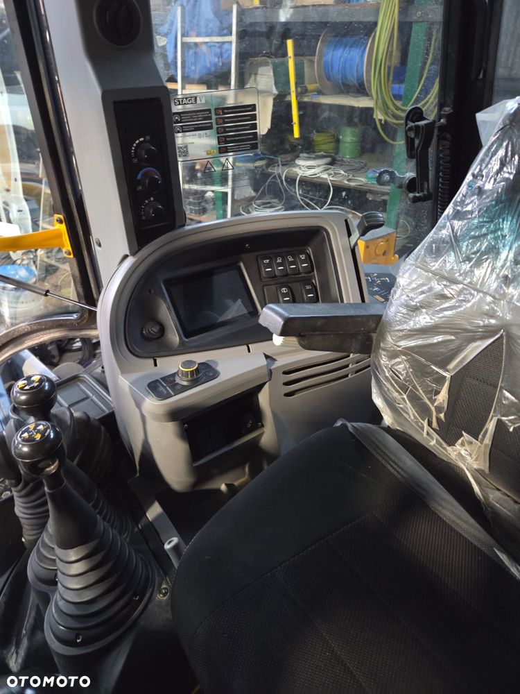 JCB JCB 4CX PLUS 2022r 790 mth 315 000 netto FV - 18