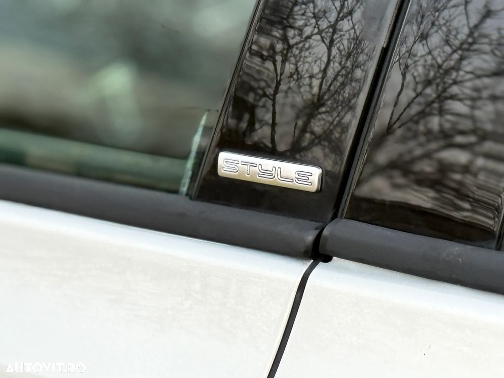 Volkswagen Golf 2.0 TDI DPF 4Motion Highline - 13