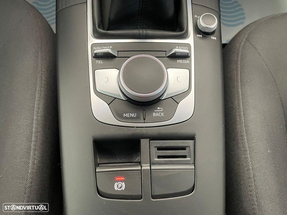 Audi A3 Sportback 30 TDI Design - 39