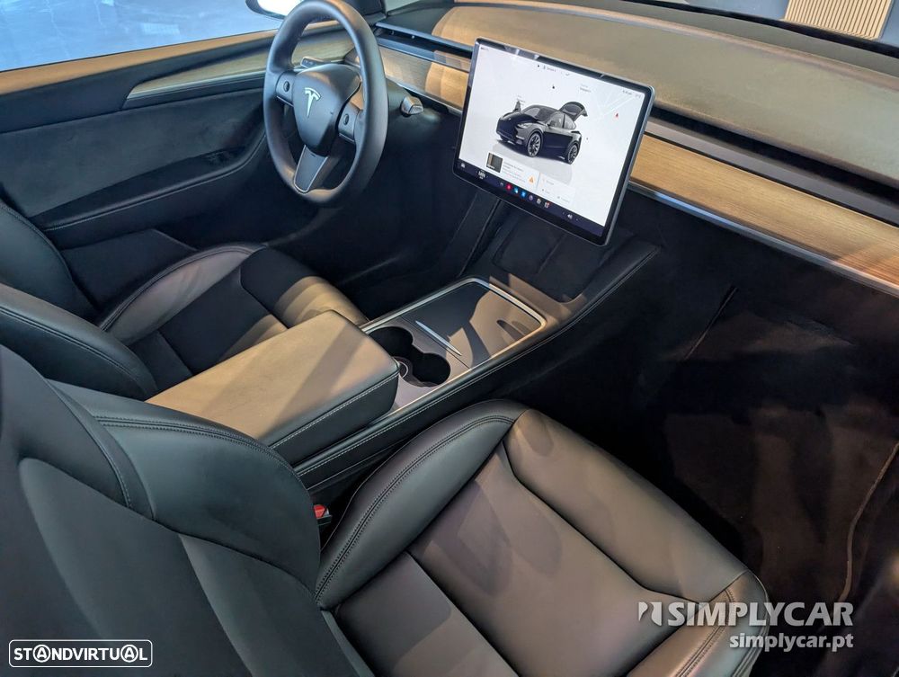 Tesla Model Y - 9