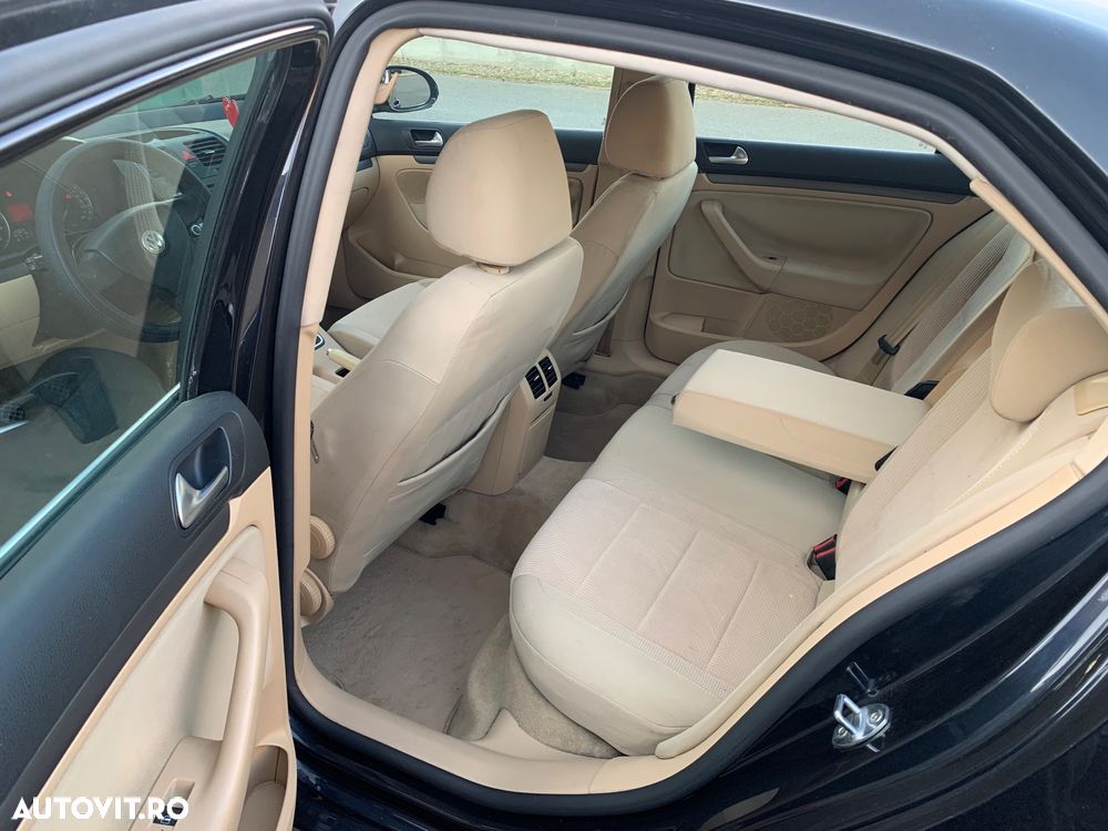 Volkswagen Jetta - 4