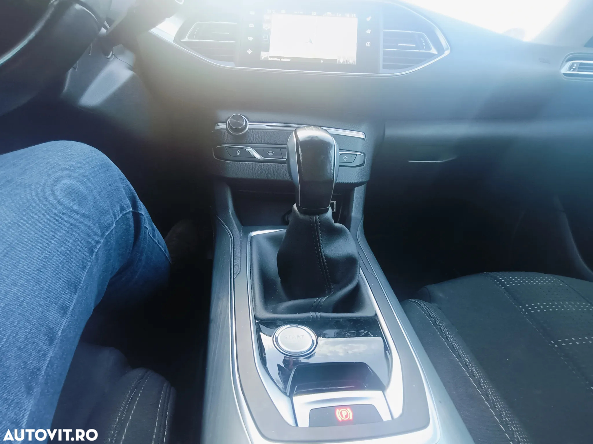 Peugeot 308 1.2 L PureTech Turbo Allure - 16