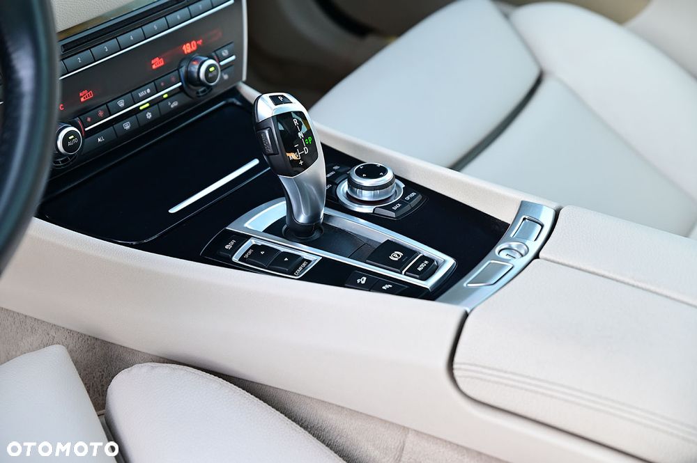 BMW Seria 5 530d xDrive - 32