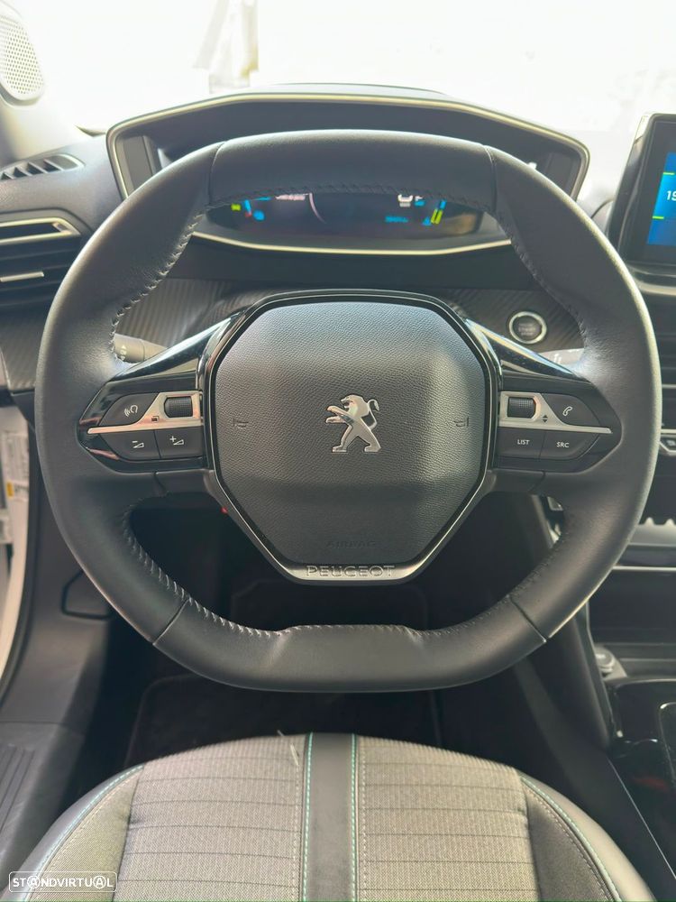 Peugeot e-2008 50 kWh Allure Pack — fotografia 11