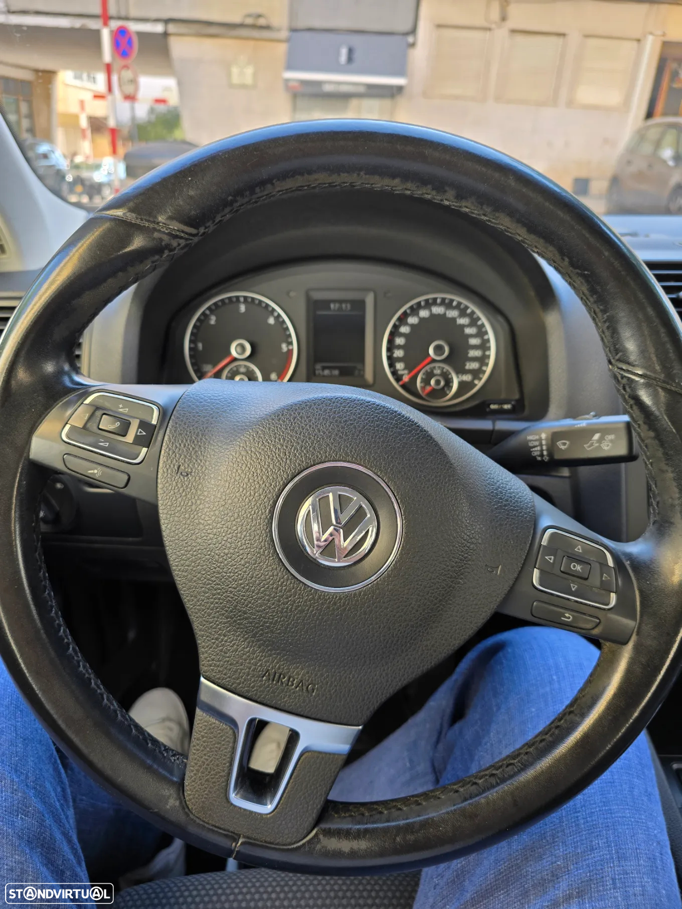 VW Jetta 1.6 TDi Confortline - 23