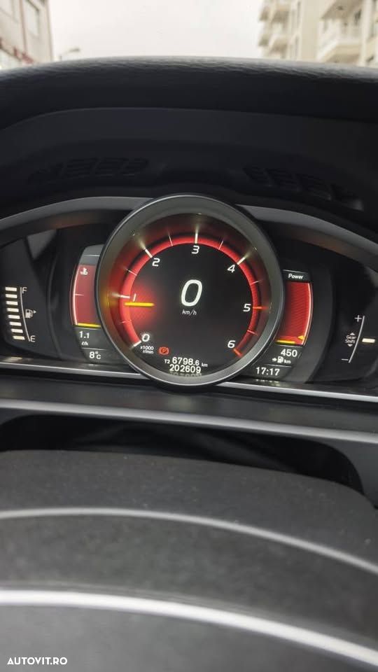 Volvo V40 D2 ECO R-Design - 3