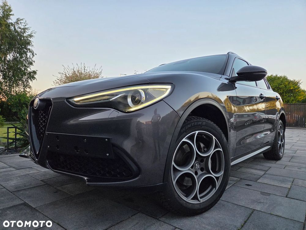 Alfa Romeo Stelvio - 1