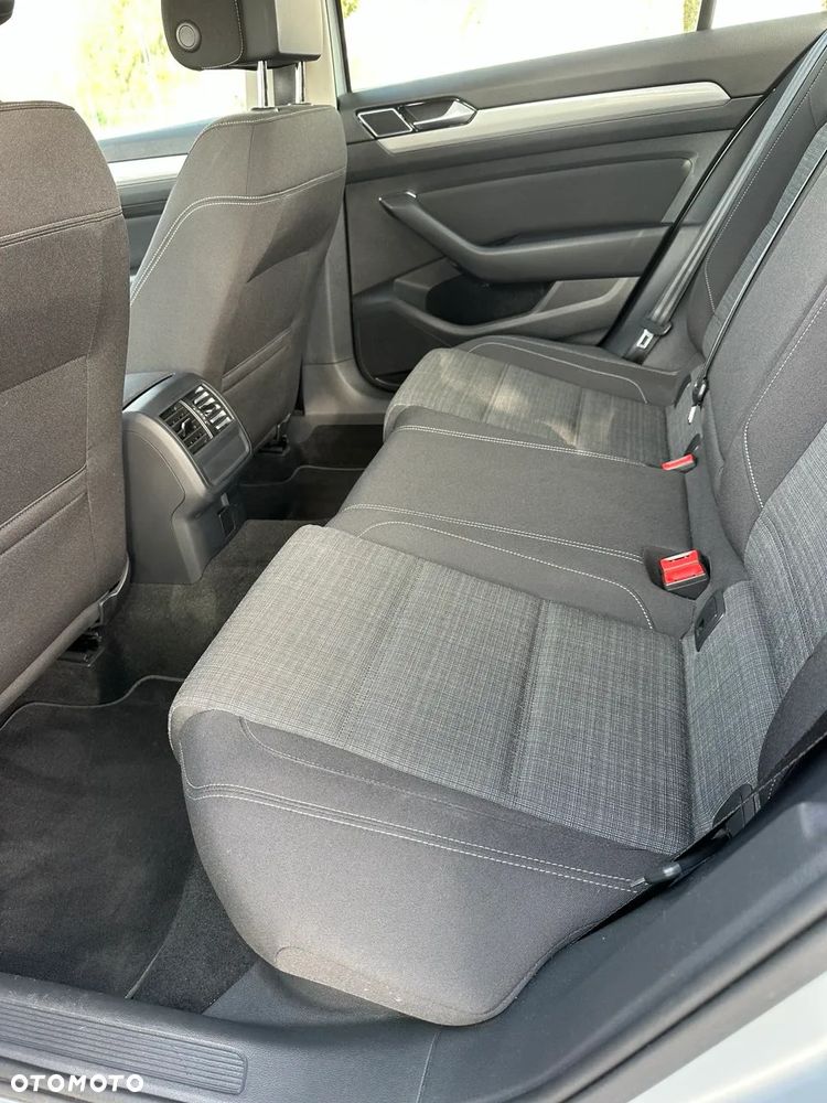 Volkswagen Passat 2.0 TSI Business DSG - 12