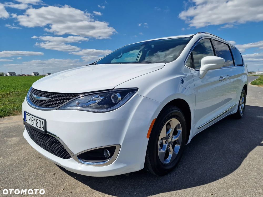 Chrysler Pacifica - 1