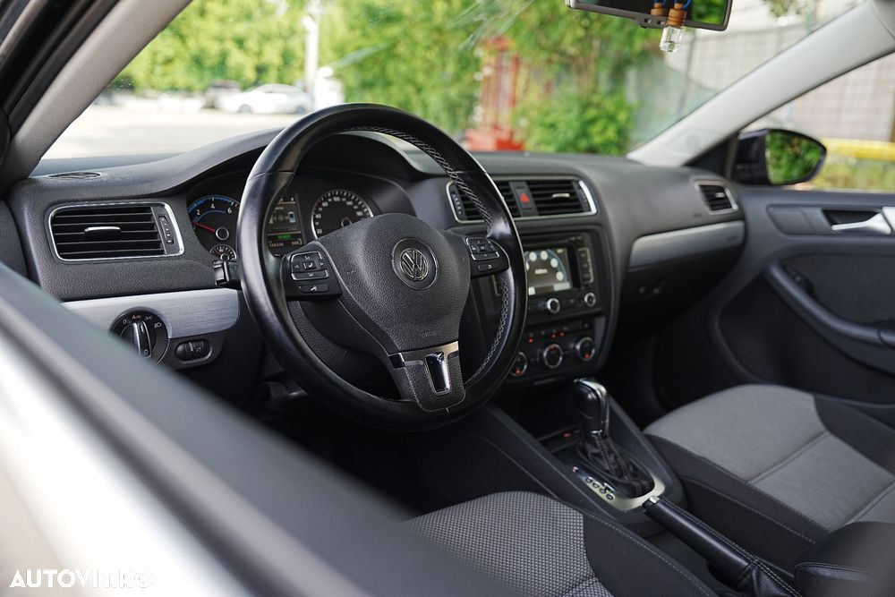 Volkswagen Jetta 1.4 DSG Comfortline - 9