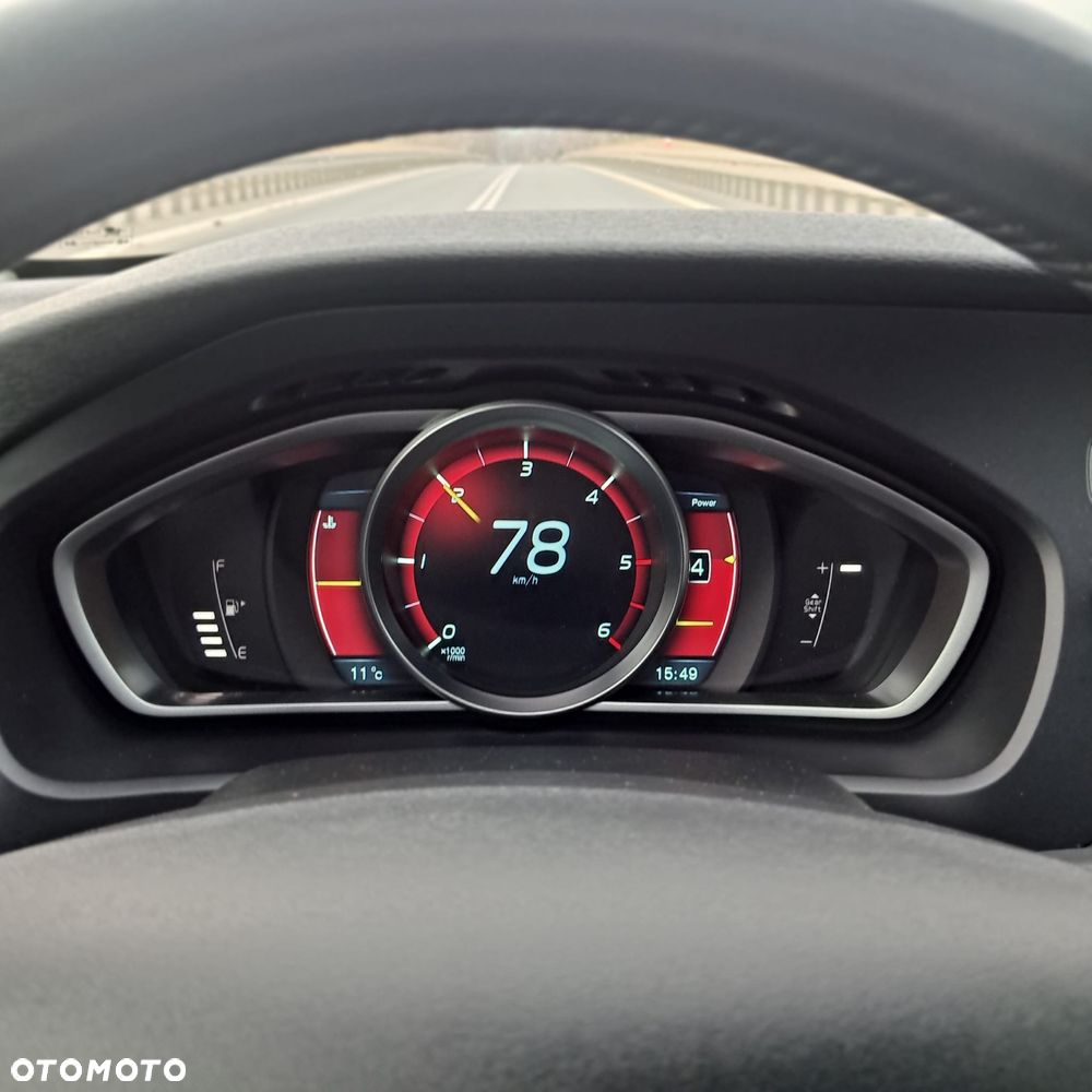 Volvo V40 D2 Momentum - 19
