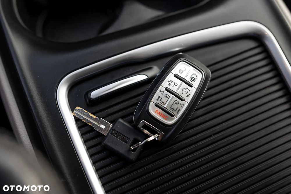 Chrysler Pacifica - 22