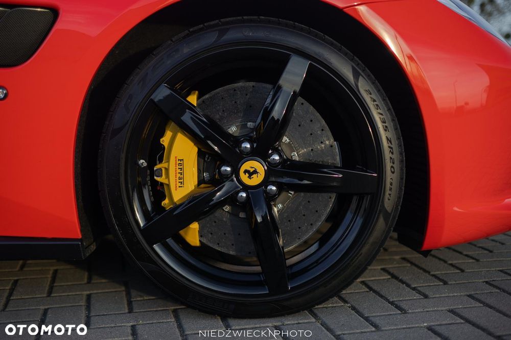 Ferrari GTC4Lusso - 38