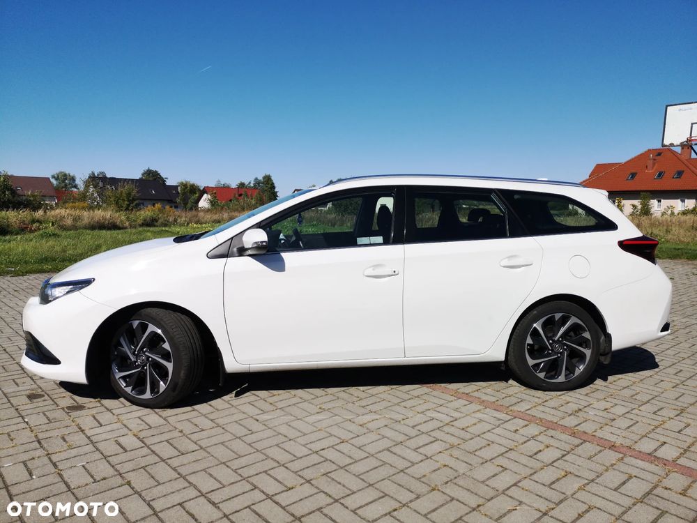 Toyota Auris 1.4 D-4D Premium - 3