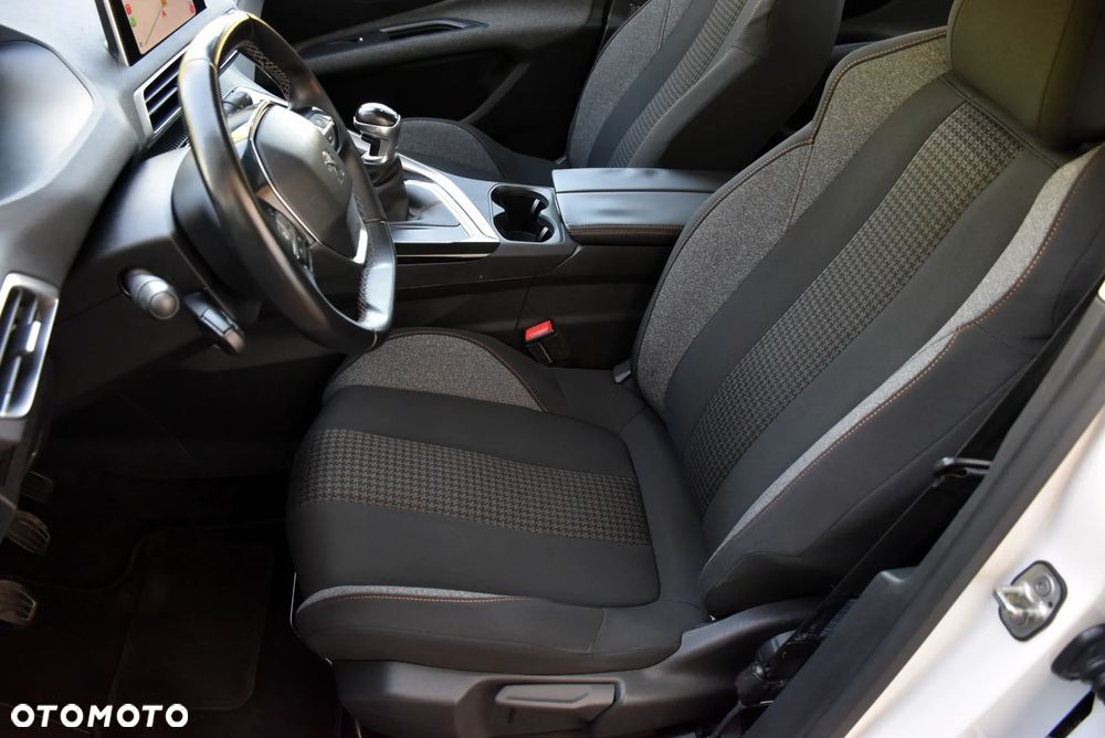 Peugeot 3008 - 17
