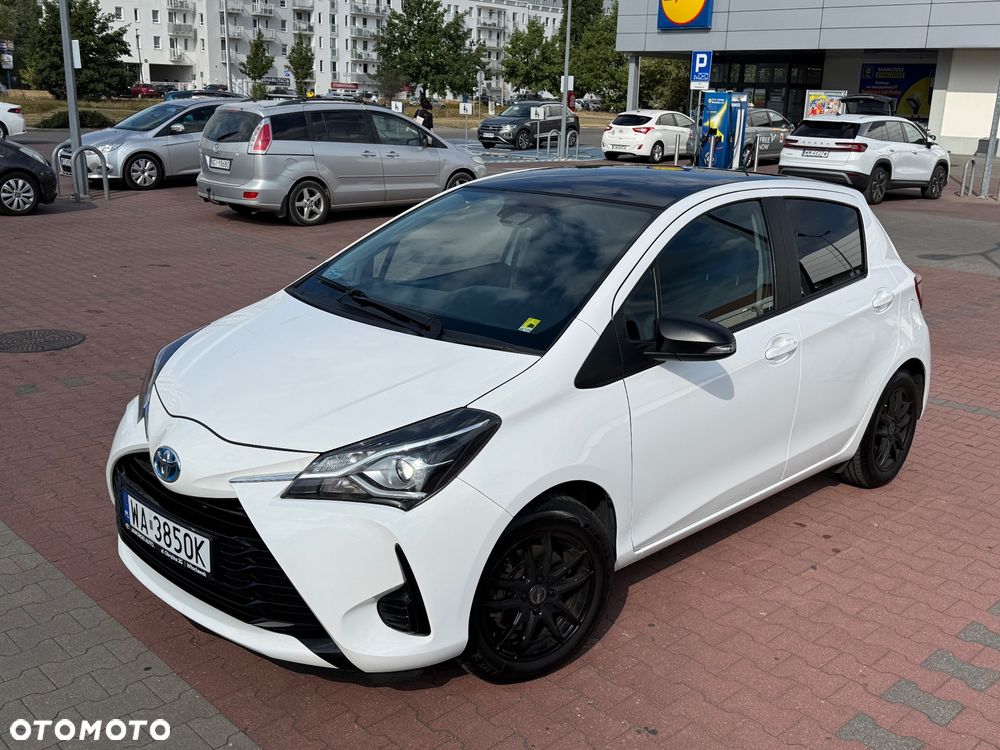 Toyota Yaris Hybrid 100 Dynamic - 1