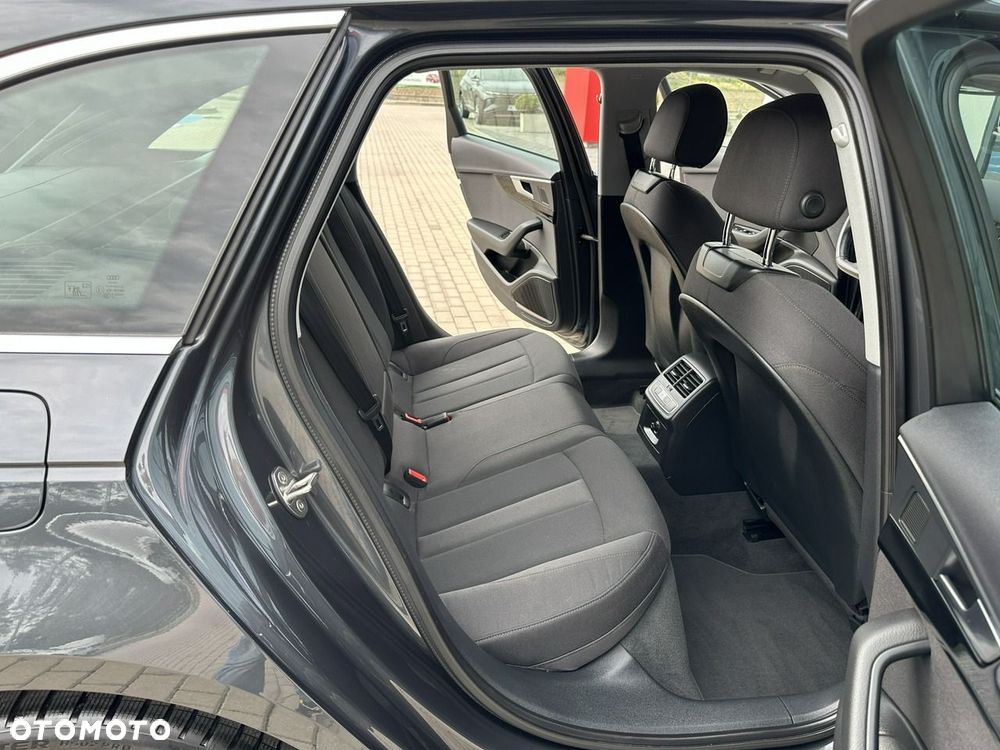 Audi A4 Avant 40 TFSI S tronic S line - 15