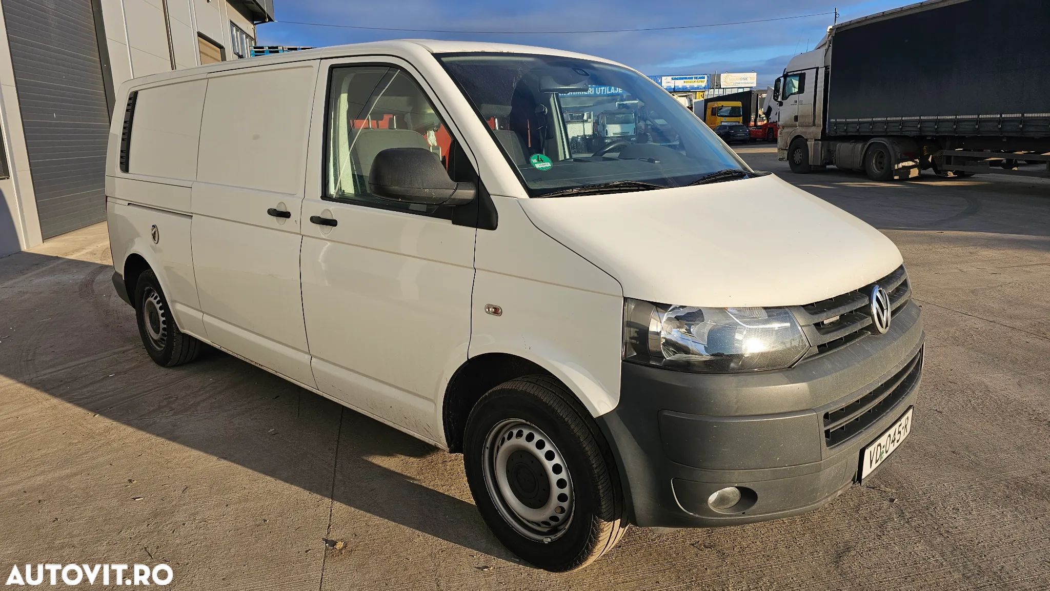 Volkswagen Transporter - 1