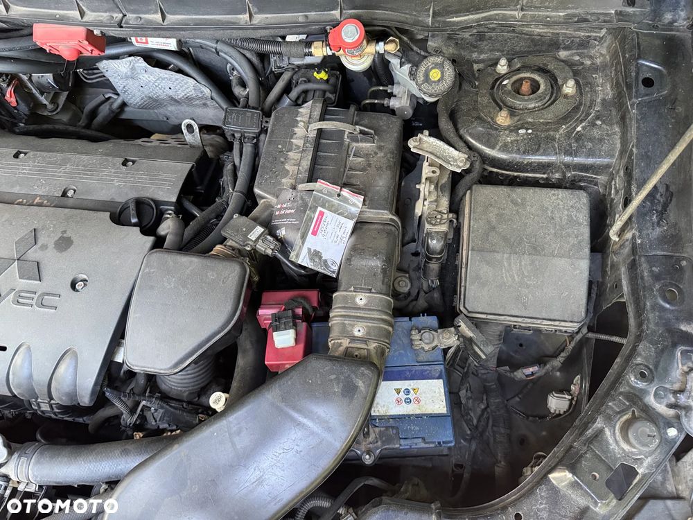 Mitsubishi Outlander 2.4 4WD CVT Intense - 29