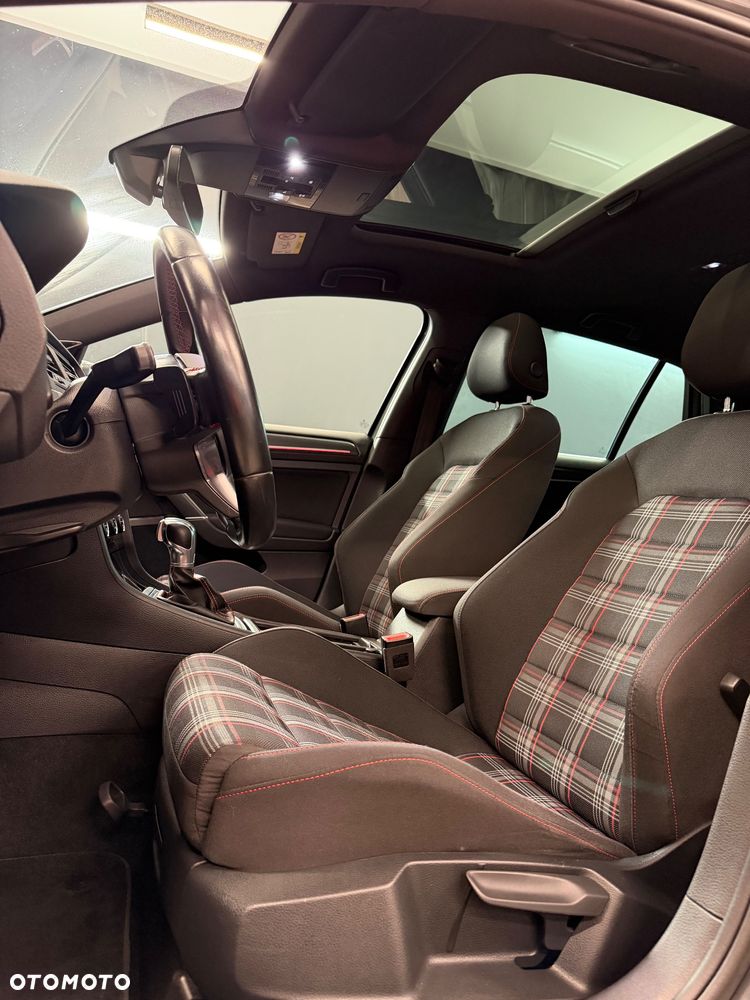 Volkswagen Golf GTI (BlueMotion Technology) DSG - 19