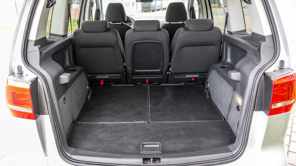 Volkswagen Touran - 22