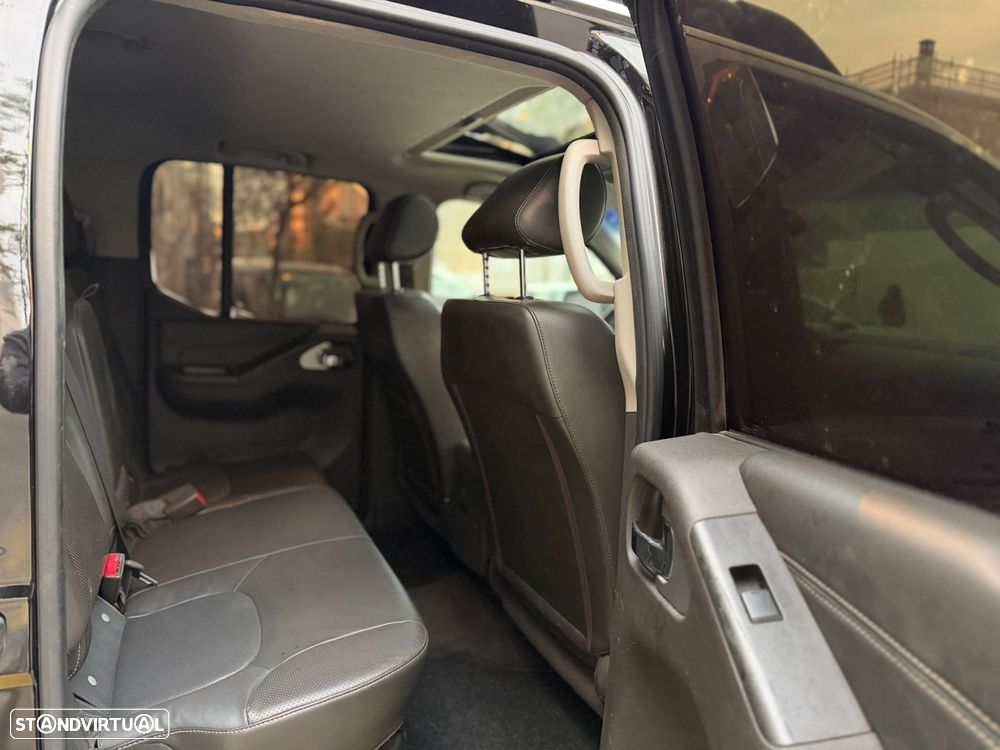 Nissan Navara 2.5 dCi CD LE Hi-Tech +P.Premium 4WD - 27