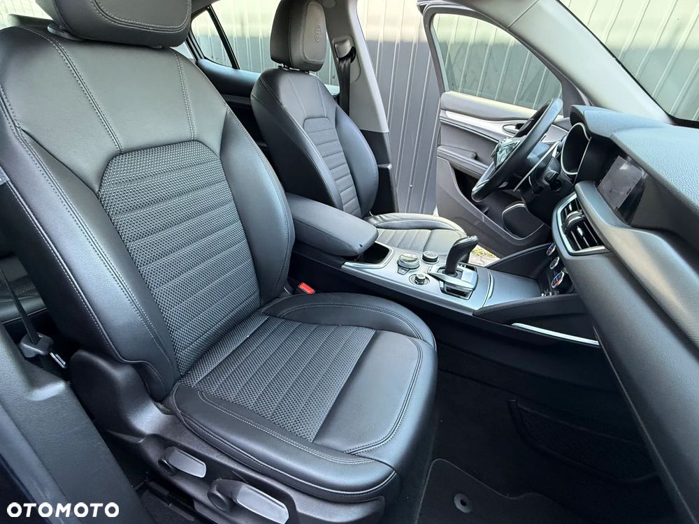 Alfa Romeo Stelvio 2.2 JTDM Q4 - 13
