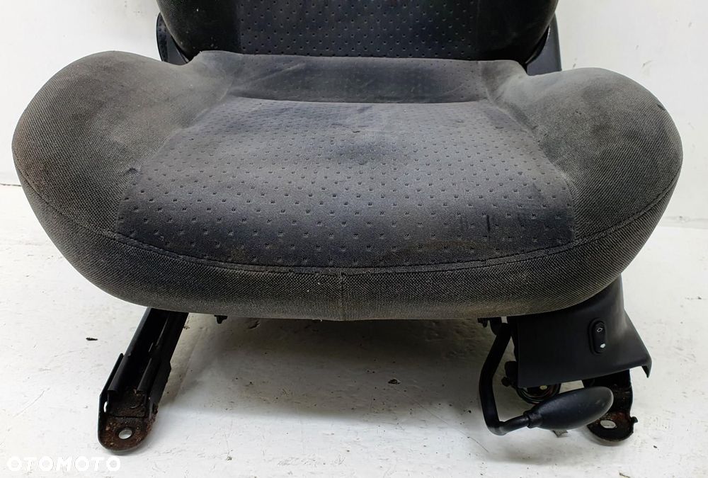 FOTEL LEWY PRZÓD PRZEDNI KIEROWCY GRZANY FORD FOCUS MK1 EUROPA - 2