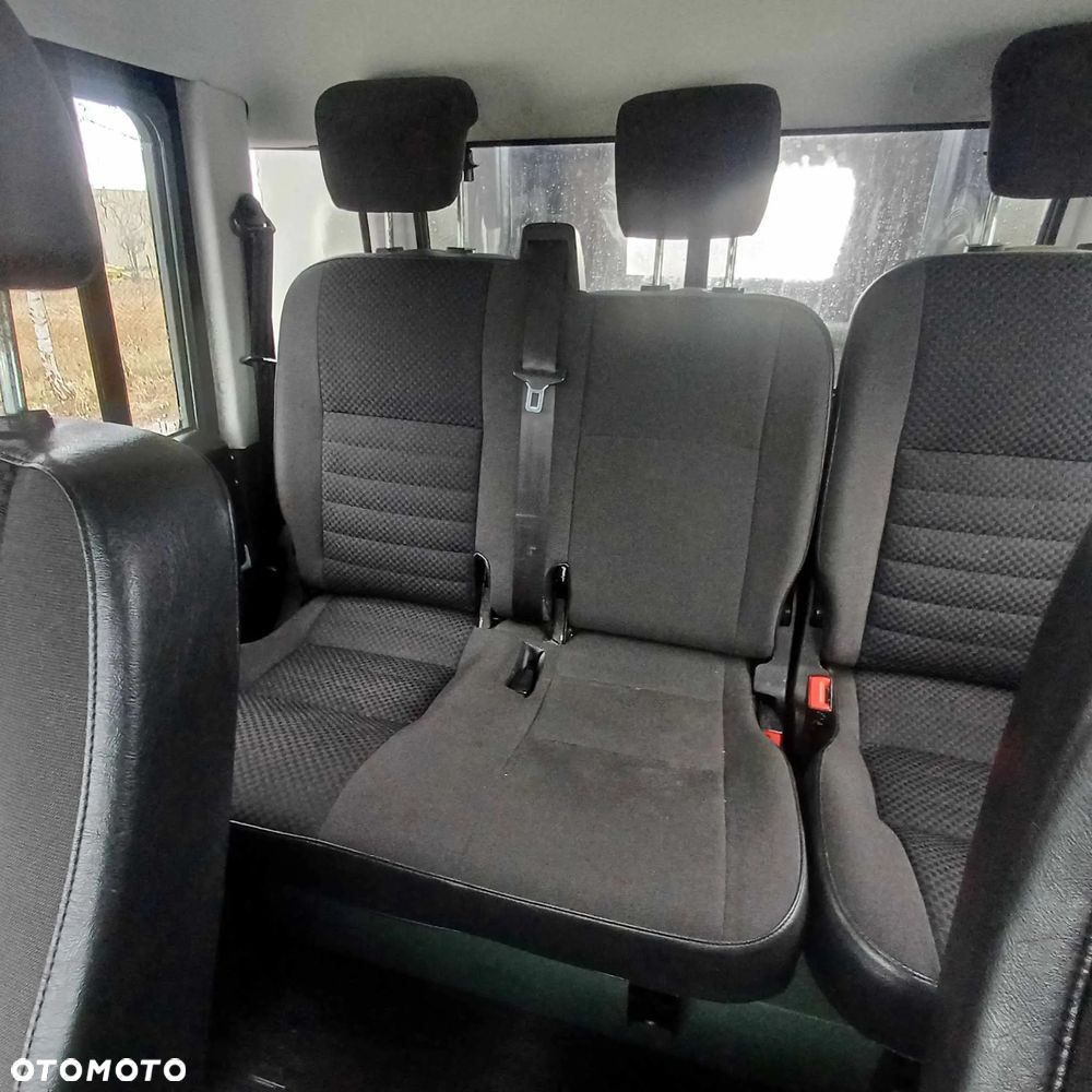 Land Rover Defender - 10