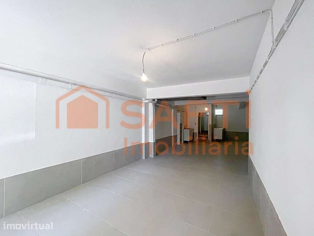 Garagem renovada no centro do Entroncamento, Santarém - Grande imagem: 2/24