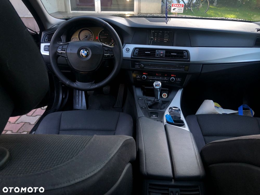 BMW Seria 5 525d Touring - 7
