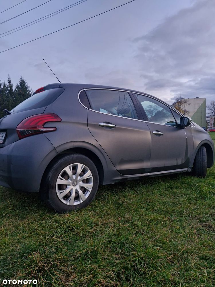 Peugeot 208 - 4