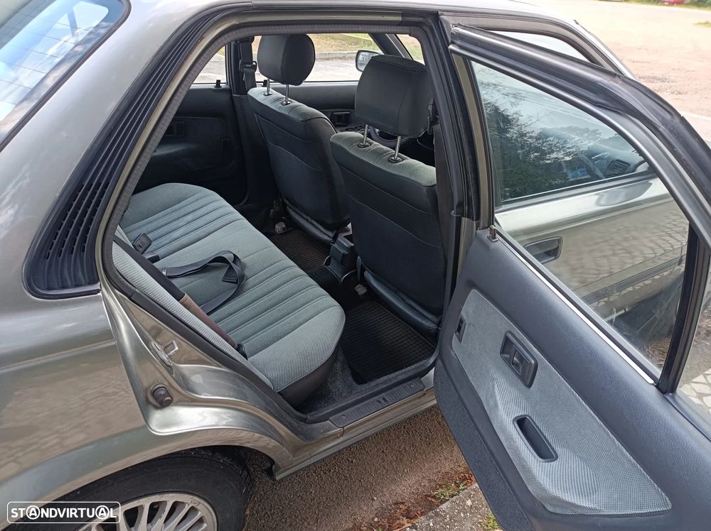 Toyota Corolla Sedan 1.3 - 8