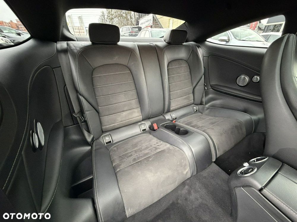 Mercedes-Benz Klasa C 200 4Matic 9G-TRONIC - 27