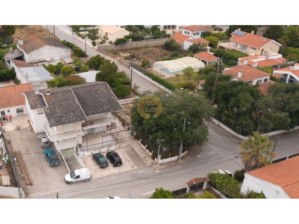 Moradia Isolada com espaço comercial em zona nobre - Grande imagem: 3/30