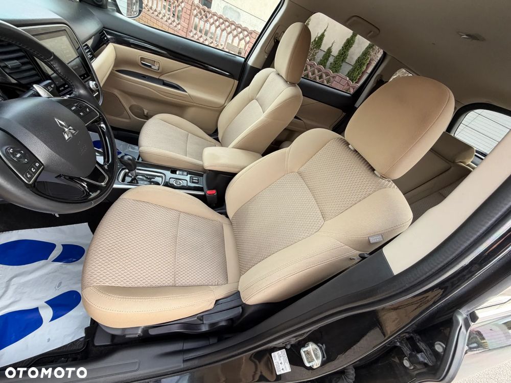 Mitsubishi Outlander 2.0 Intense + Navi 4WD CVT - 10