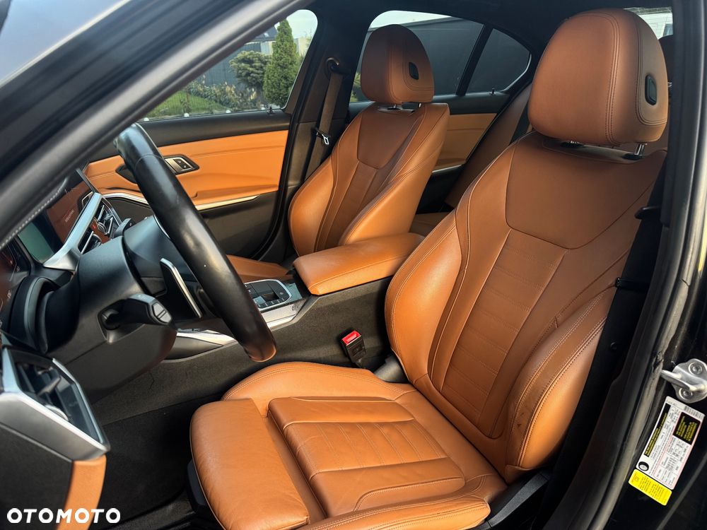 BMW Seria 3 330i M Sport - 12